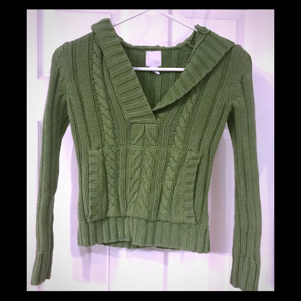 Green knitted sweater!🎒